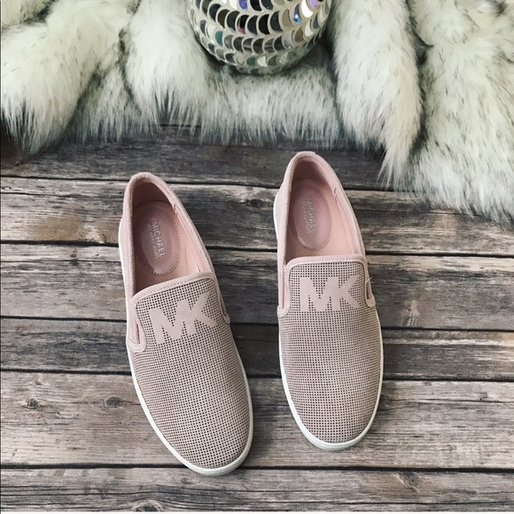 NWOT💗GORGEOUS Michael Kors blush sneakers💗 - Picture 3 of 5